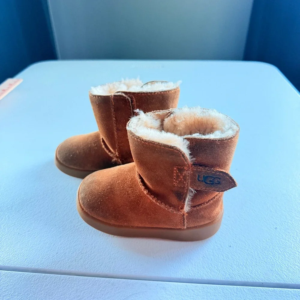 UGG Kids Keelan Chestnut Boots 4 Suede Sheepskin Lining Hook and Loop Closure